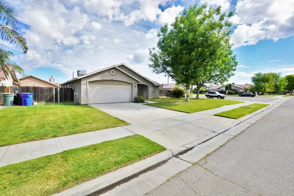 950 Geneva DR, Lemoore, CA 93245
