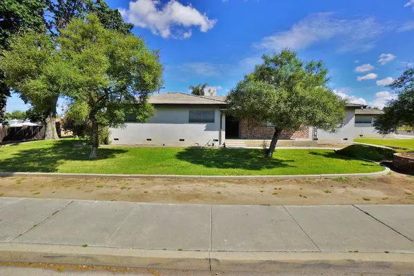 842 E Florinda ST, Hanford, CA 93230