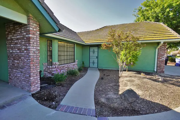 2479 Carter Way, Hanford, CA 93230