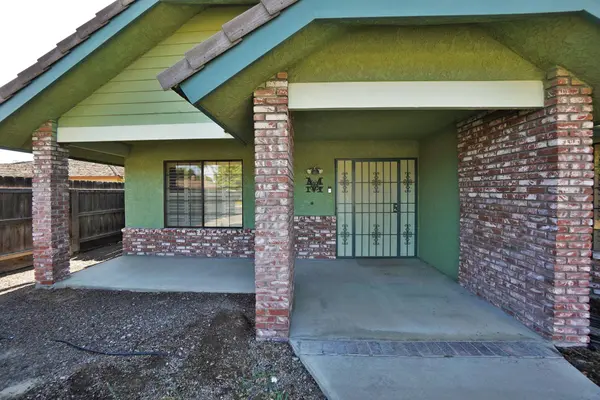 2479 Carter Way, Hanford, CA 93230