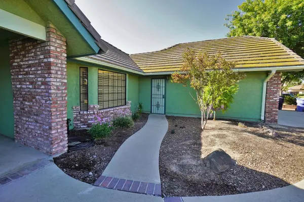 2479 Carter WAY, Hanford, CA 93230