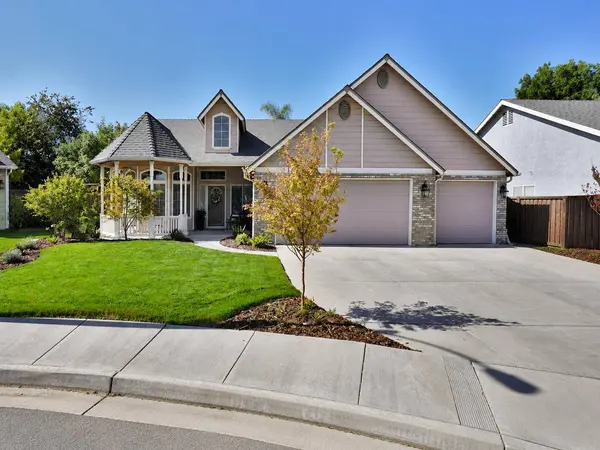 1059 W Julia WAY, Hanford, CA 93230