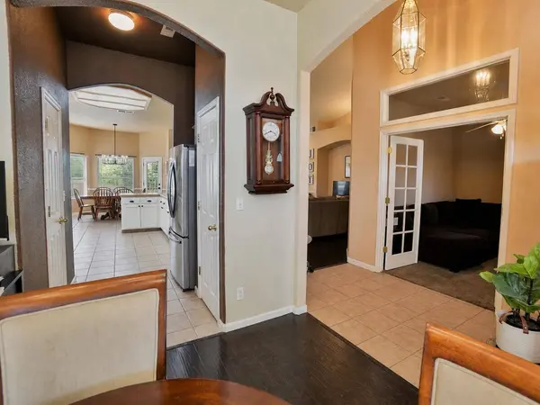 1059 W Julia WAY, Hanford, CA 93230