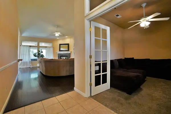 1059 W Julia WAY, Hanford, CA 93230