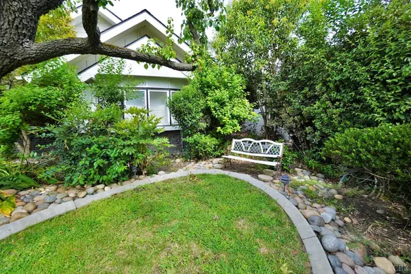 1105 N Cindy ST, Visalia, CA 93291