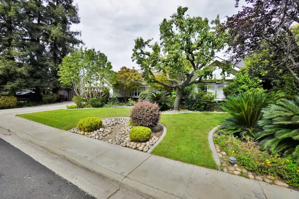 1105 N Cindy Street, Visalia, CA 93291