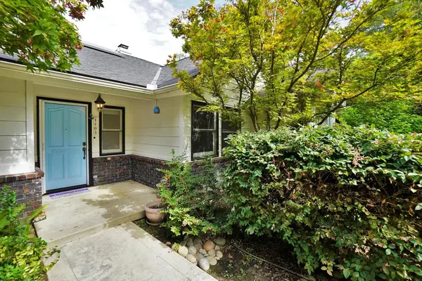 1105 N Cindy ST, Visalia, CA 93291