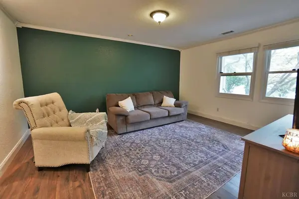 1105 N Cindy ST, Visalia, CA 93291