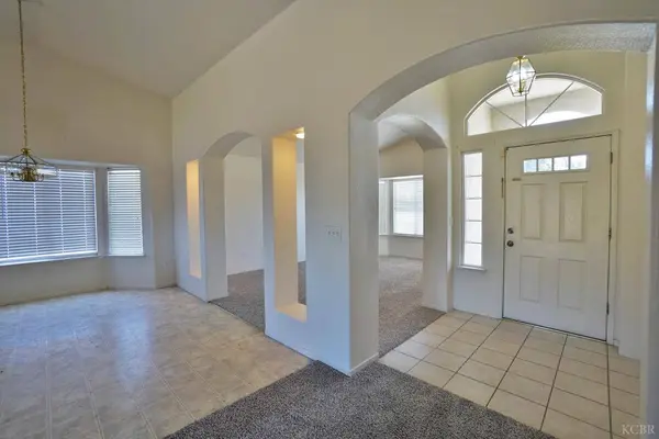 799 Daphne LN, Lemoore, CA 93245