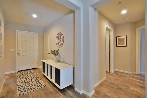 2323 Vineyard CT, Hanford, CA 93230