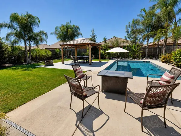2323 Vineyard CT, Hanford, CA 93230