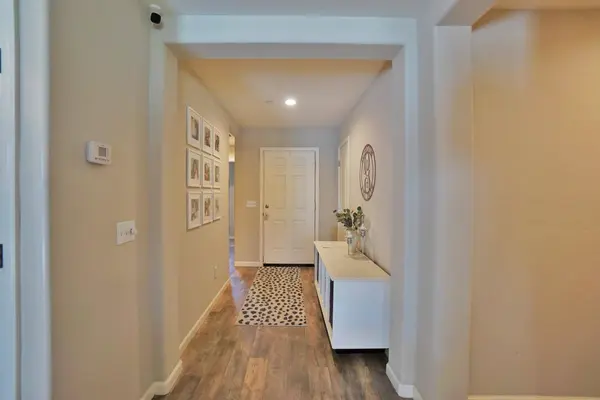 2323 Vineyard Court, Hanford, CA 93230