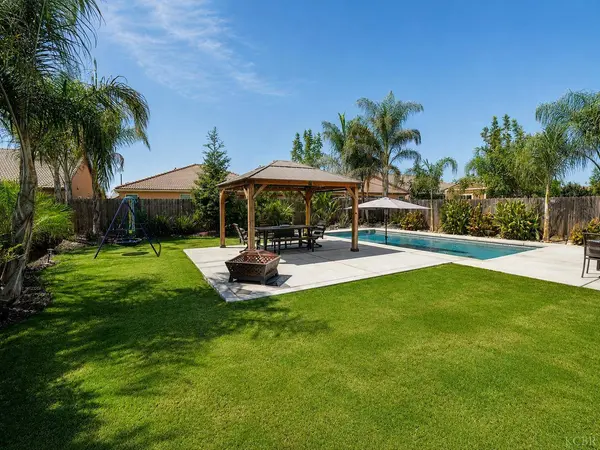 2323 Vineyard CT, Hanford, CA 93230
