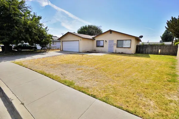 905 E Florinda ST E, Hanford, CA 93230