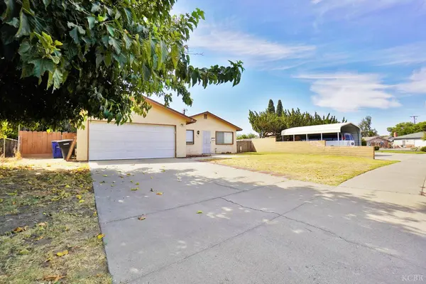 905 E Florinda ST E, Hanford, CA 93230