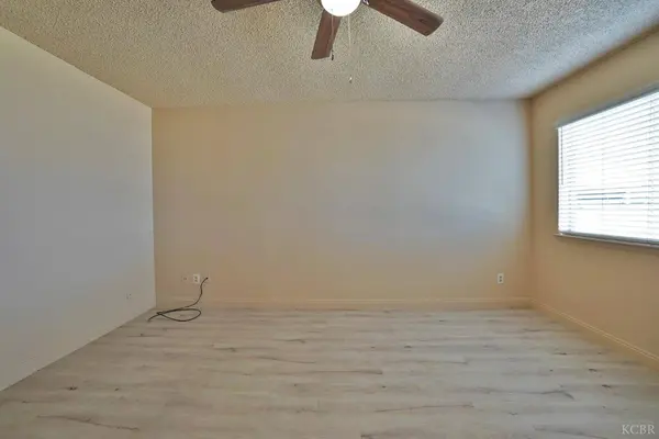 905 E Florinda ST E, Hanford, CA 93230