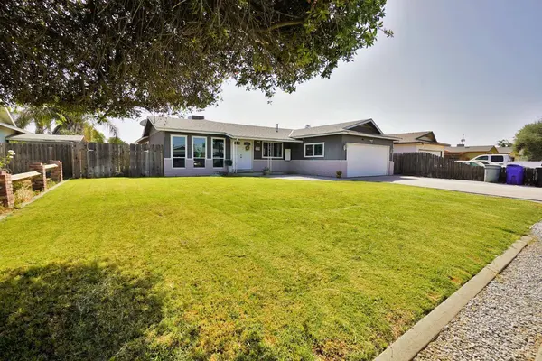 641 Meadow LN, Lemoore, CA 93245