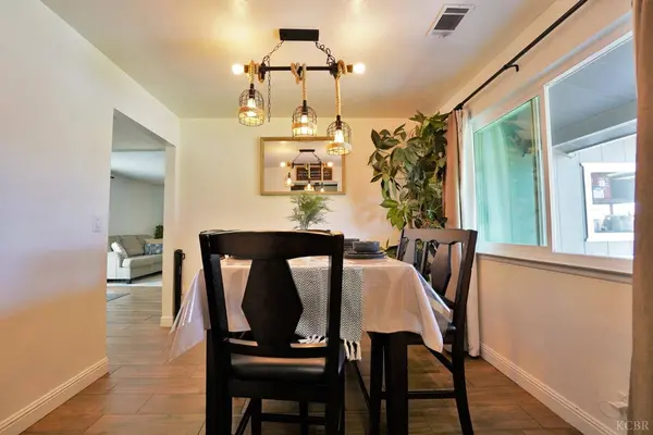 641 Meadow LN, Lemoore, CA 93245