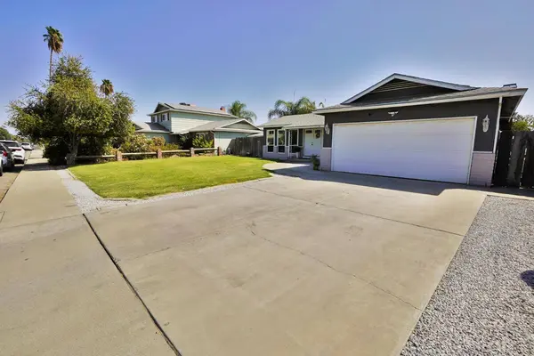 641 Meadow LN, Lemoore, CA 93245