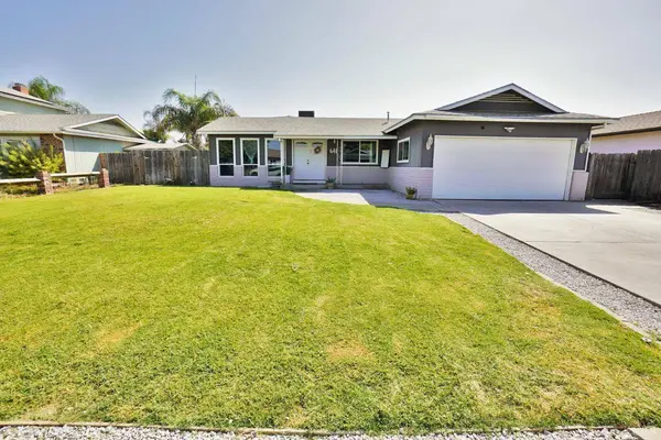 641 Meadow LN