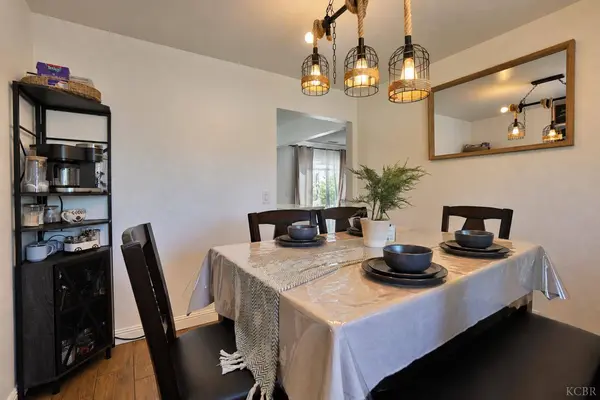 641 Meadow LN, Lemoore, CA 93245