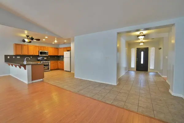 2017 W Queens WAY, Hanford, CA 93230