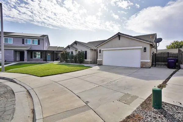 2017 W Queens Way, Hanford, CA 93230