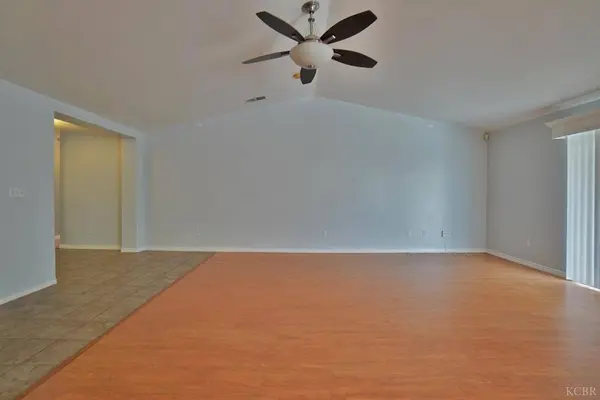 2017 W Queens WAY W, Hanford, CA 93230