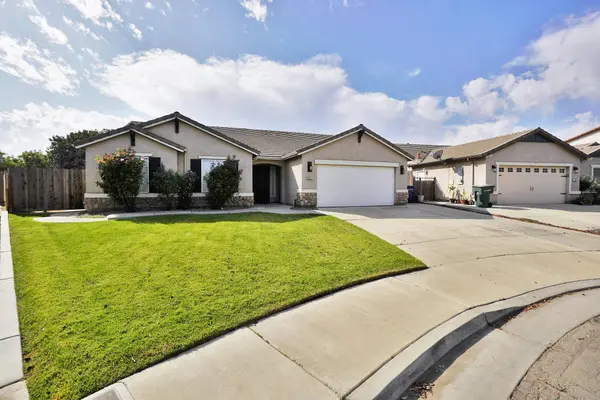 2017 W Queens Way, Hanford, CA 93230