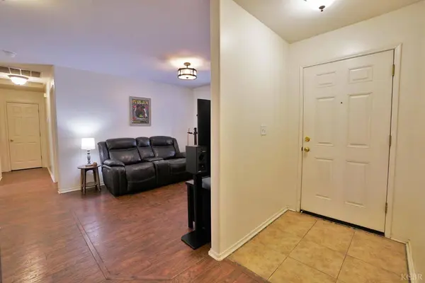 2073 W Queens WAY W, Hanford, CA 93230