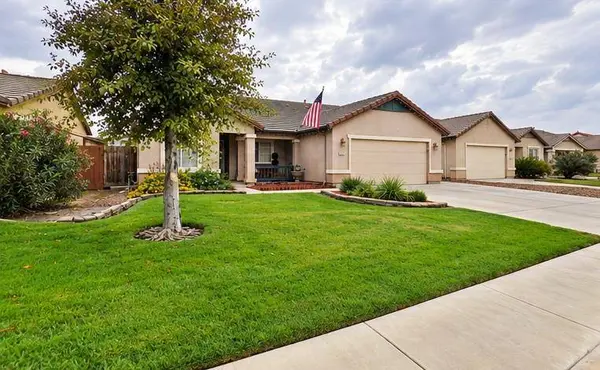 2073 W Queens WAY, Hanford, CA 93230