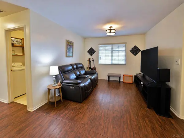 2073 W Queens WAY W, Hanford, CA 93230