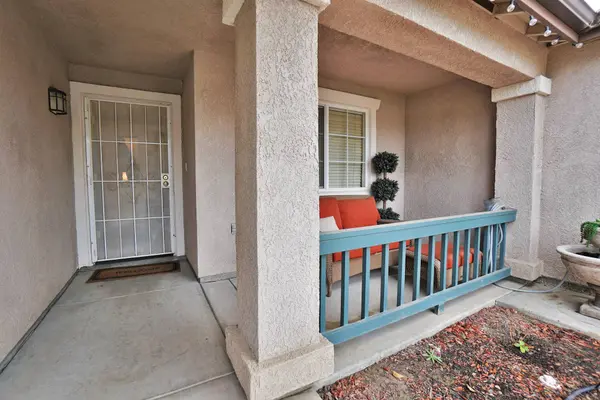 2073 W Queens Way, Hanford, CA 93230