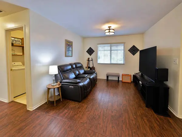 2073 W Queens Way, Hanford, CA 93230