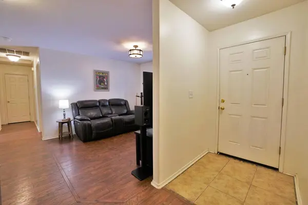 2073 W Queens Way, Hanford, CA 93230