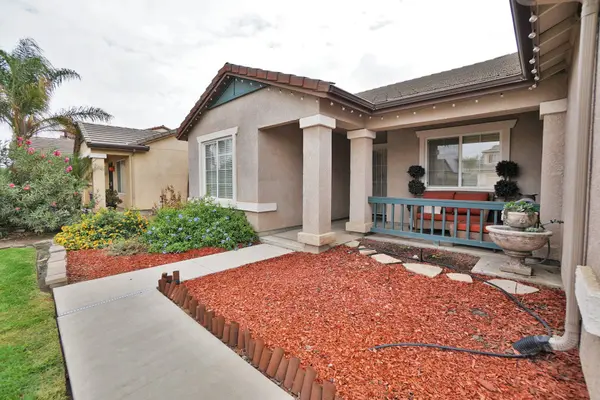 2073 W Queens Way, Hanford, CA 93230