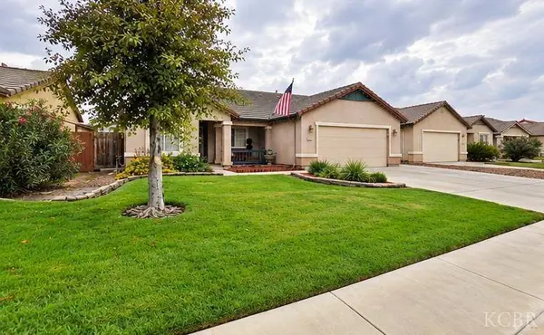 2073 W Queens WAY W, Hanford, CA 93230