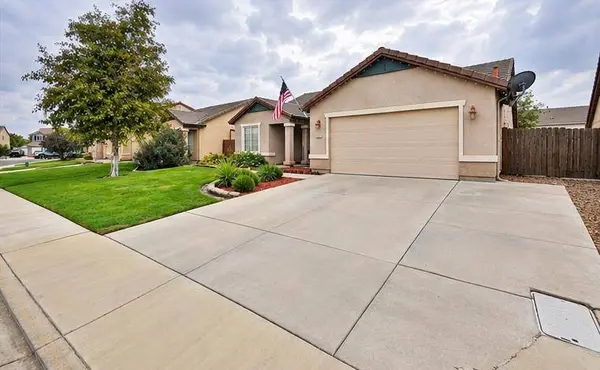 2073 W Queens WAY, Hanford, CA 93230