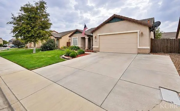 2073 W Queens WAY W, Hanford, CA 93230
