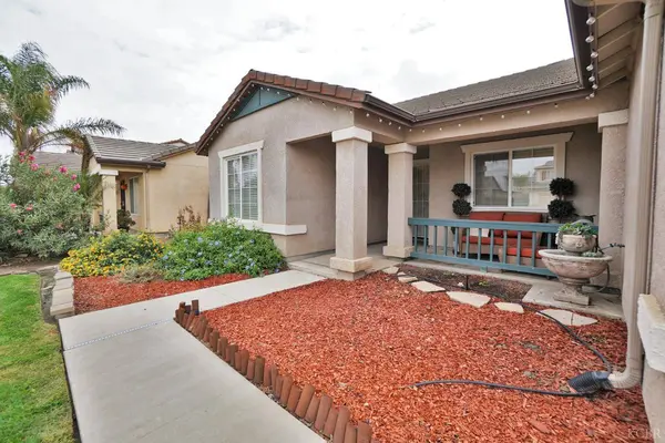 2073 W Queens WAY W, Hanford, CA 93230