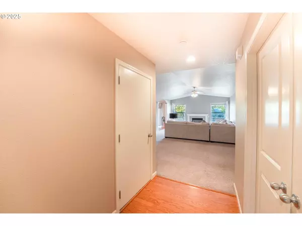 2514 BAINES BLVD, Hubbard, OR 97032