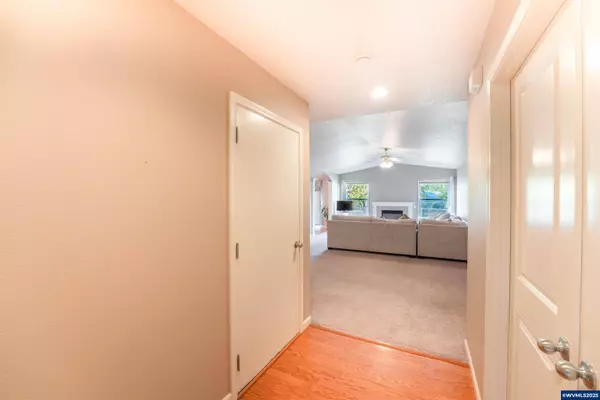 2514 Baines Bl, Hubbard, OR 97032