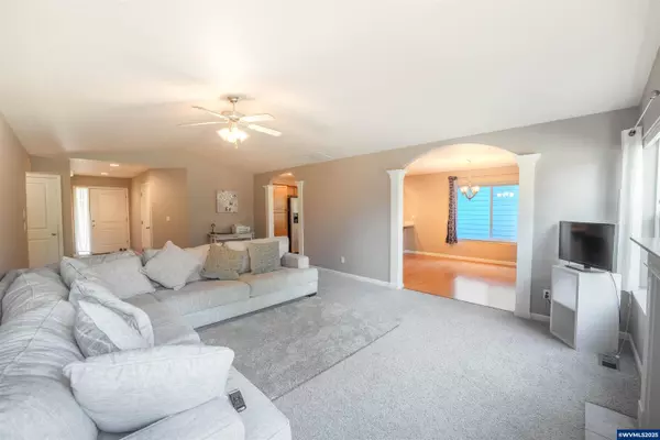 2514 Baines Bl, Hubbard, OR 97032