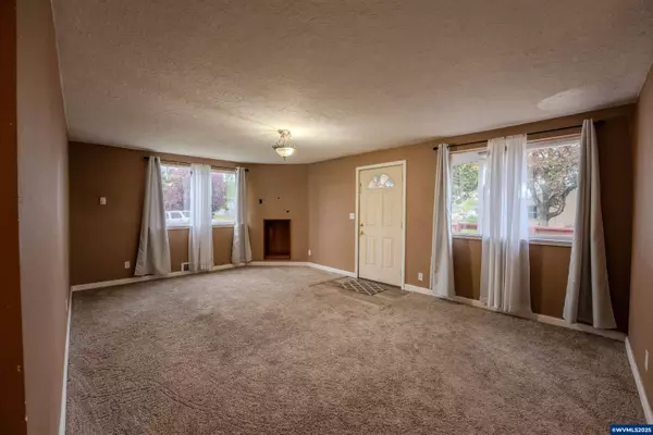 990 24th St SE SE, Salem, OR 97301