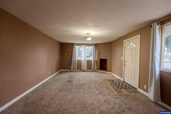 990 24th St SE SE, Salem, OR 97301