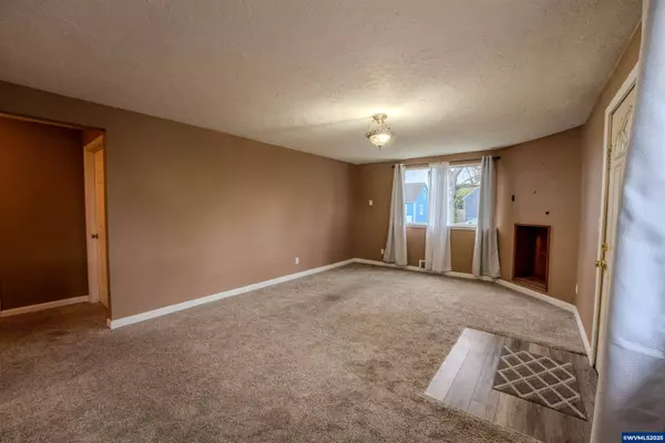 990 24th St SE SE, Salem, OR 97301