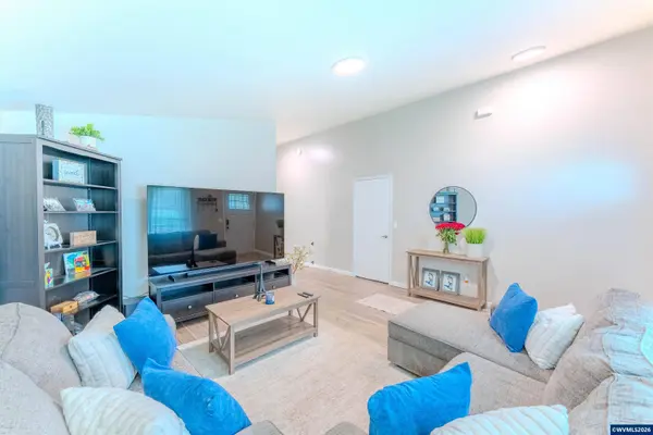 910 Kauai St SE SE, Salem, OR 97317