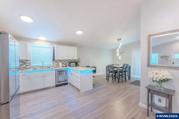 910 Kauai St SE SE, Salem, OR 97317