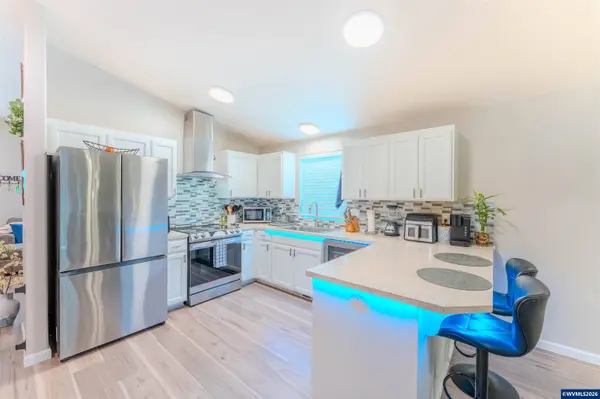 910 Kauai St SE SE, Salem, OR 97317