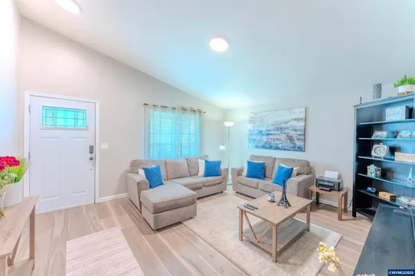 910 Kauai St SE SE, Salem, OR 97317